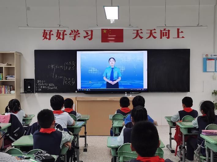 法治周报道_html_57d3f7bd.jpg