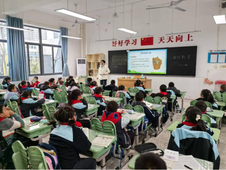 【正学丁三】感悟团结，凝聚力量——丁家庄第三小学学会团结主题班会侧记 (6)163.png