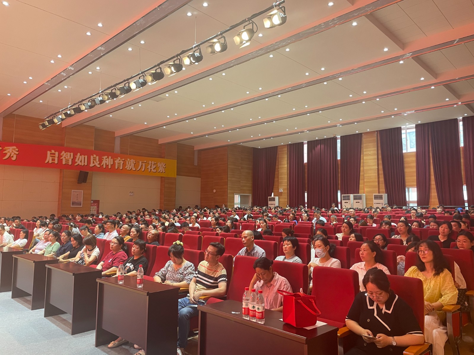 【慧行庄园·年级组】凝智聚力启新程   共筑暑期成长路——南师附中丁家庄初级中学初一年级家长会