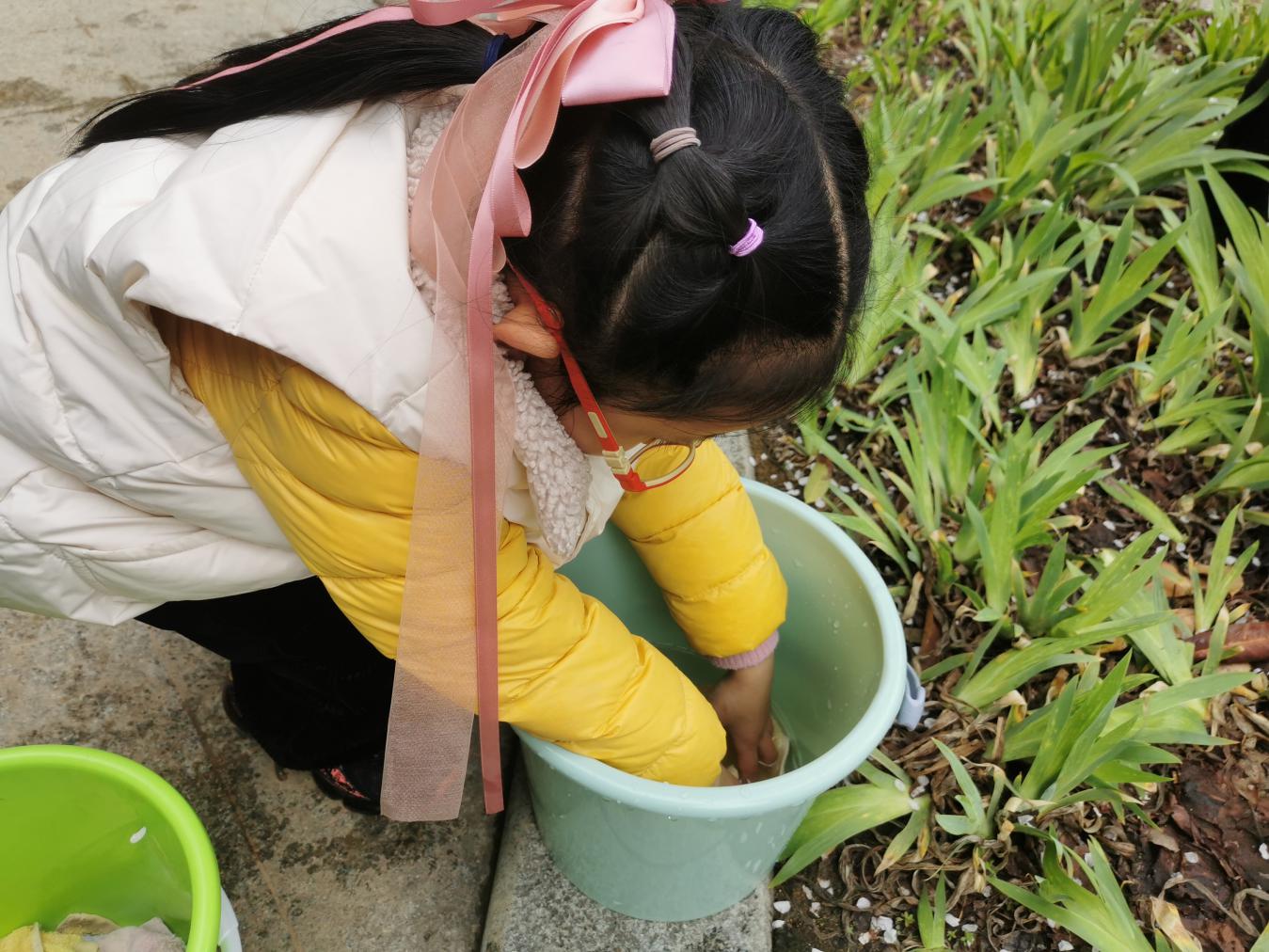 2021.3.12 蒋雨薇 植树节活动_html_m4a6f53c1.jpg