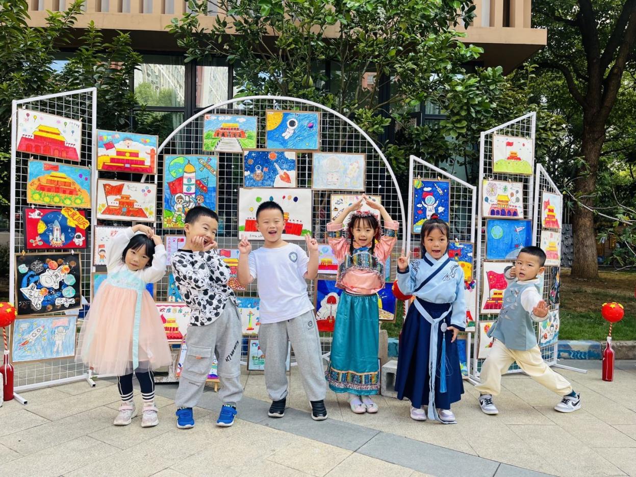 (生命迈幼·校园新闻) 国庆嘉年华 萌趣正当时_html_m1f585fb.jpg