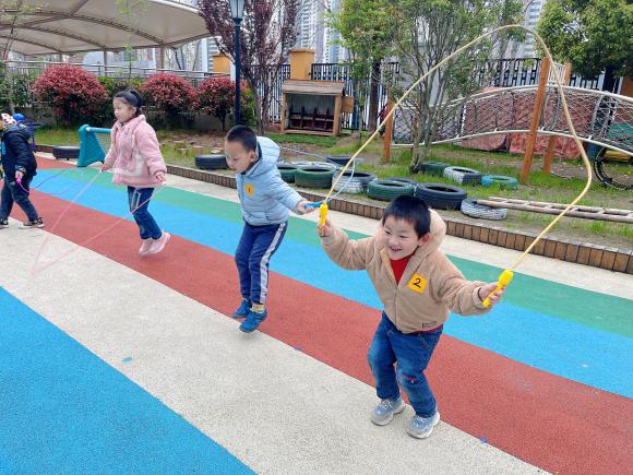 大班组跳绳活动报道_html_13f24cf6.jpg