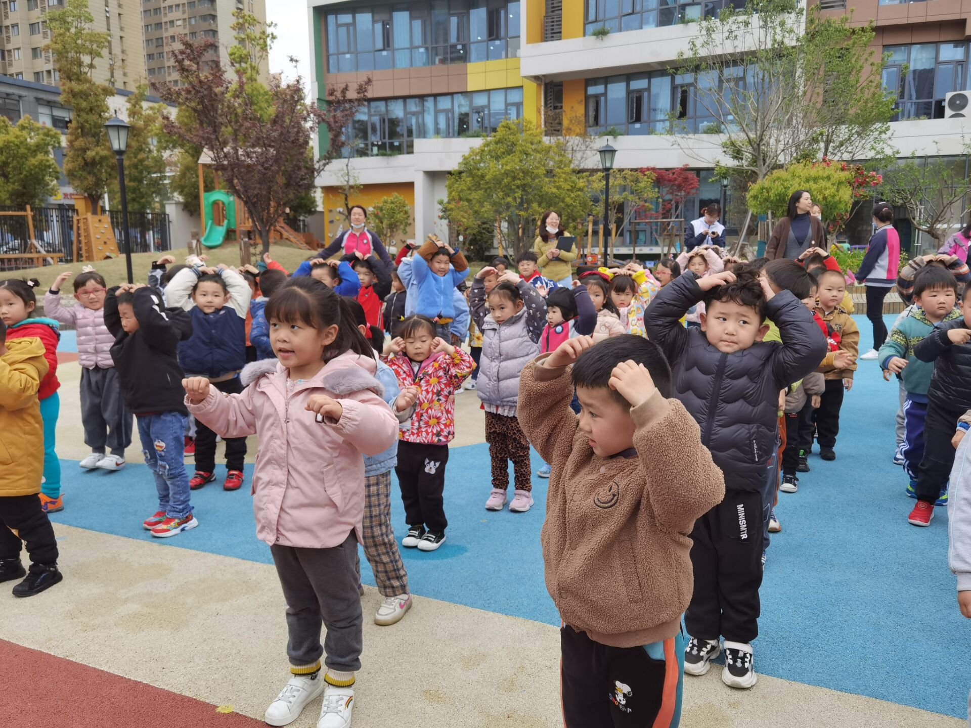 运动会小班组修改_html_c1e84b2.jpg
