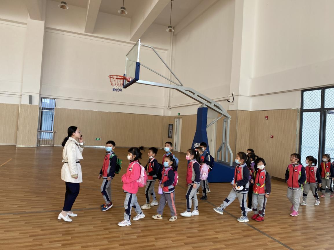 参观小学新闻稿(1)_html_265e6f27.jpg