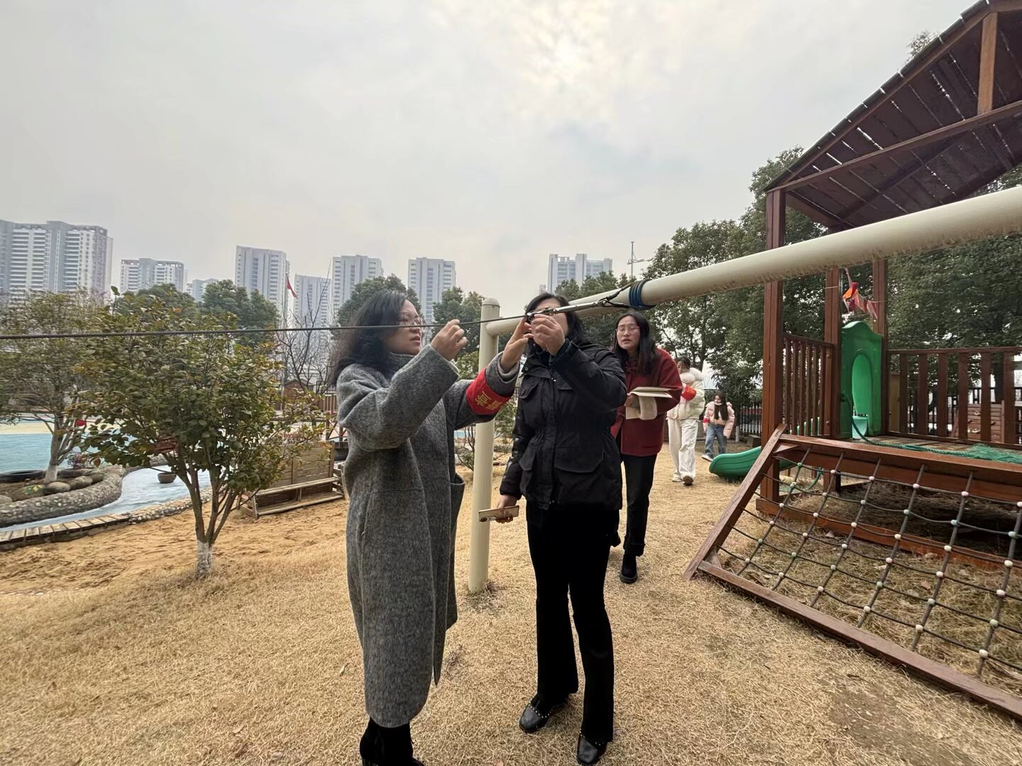 （定）新春起航保安全 校园焕新迎开学——记迈幼三园开学前安全大检查_html_m1ef6647a.jpg