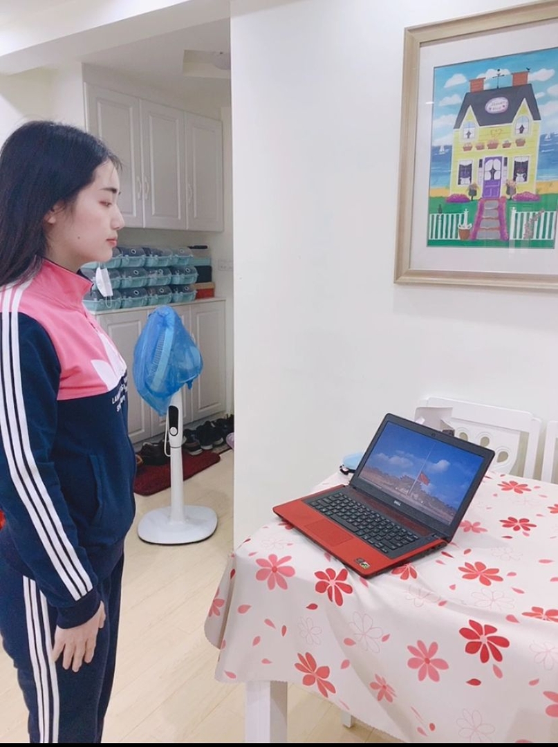 （生命迈幼·校园新闻）最燃“云升旗” 齐心共战“疫”_html_m314dd8e3.jpg