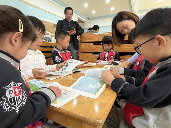 【生命迈幼·校园新闻】“心”相遇“爱”相伴——迈幼一园中班家长开放日活动_html_db07dbc.jpg