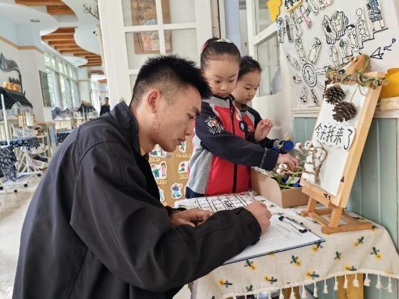 【生命迈幼·校园新闻】“心”相遇“爱”相伴——迈幼一园中班家长开放日活动_html_2e473f8c.jpg