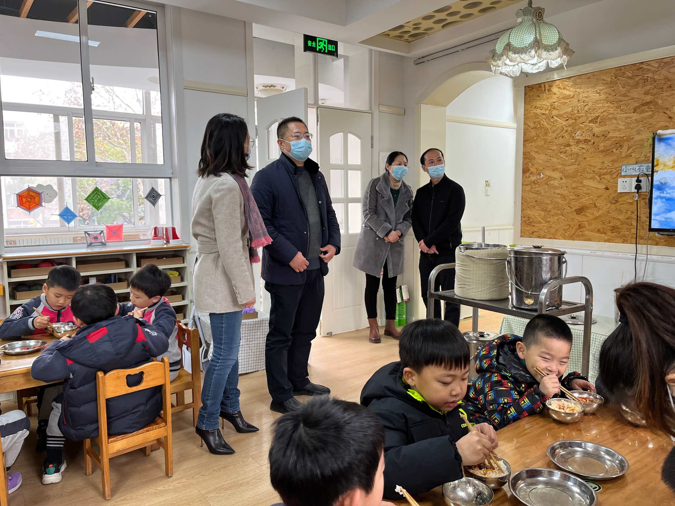 迈皋桥幼儿园迎接省课程游戏化专项视导(1)(1)(1)_html_m1f46d7cb.jpg