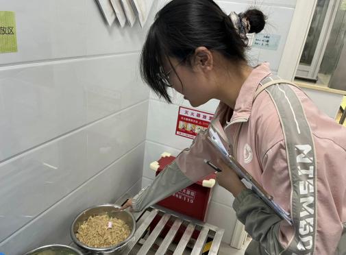 【生命迈幼·教育科研】挖掘岗位体验资源，实现社会交往需要_html_53203770.jpg