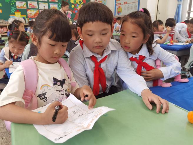 【生命迈幼 幼小衔接】深度体验·走进小学课堂 ——迈幼三园大班第二次参观小学_html_m2501c5e5.jpg
