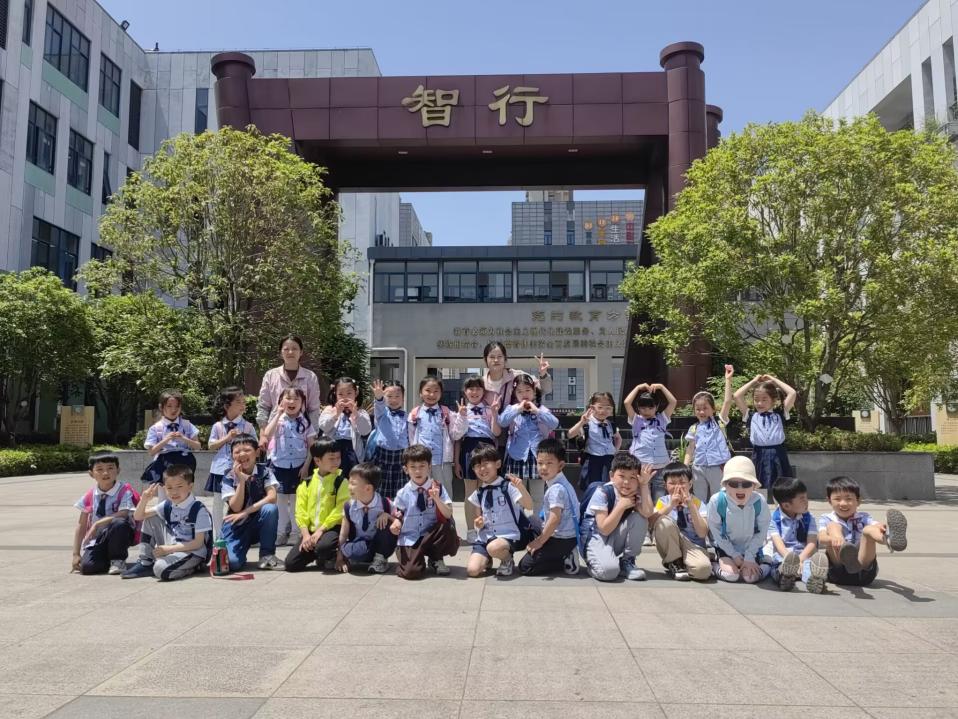 【生命迈幼 幼小衔接】深度体验·走进小学课堂 ——迈幼三园大班第二次参观小学_html_40274717.jpg