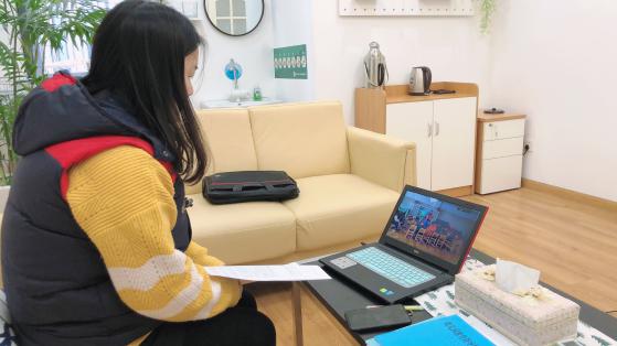 家长会报道  孙莉_html_5e65456b.jpg