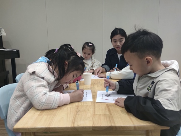 【生命迈幼·教育教学】赛课展风采，磨砺见成_html_2930d919.jpg