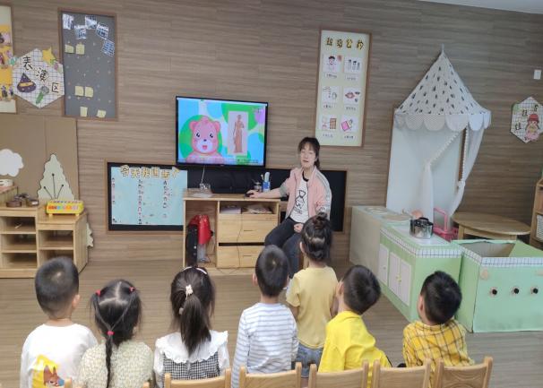 【生命迈幼&middot;教学动态】柔肩绽芳华 温情送妈妈_html_m3c840341.jpg