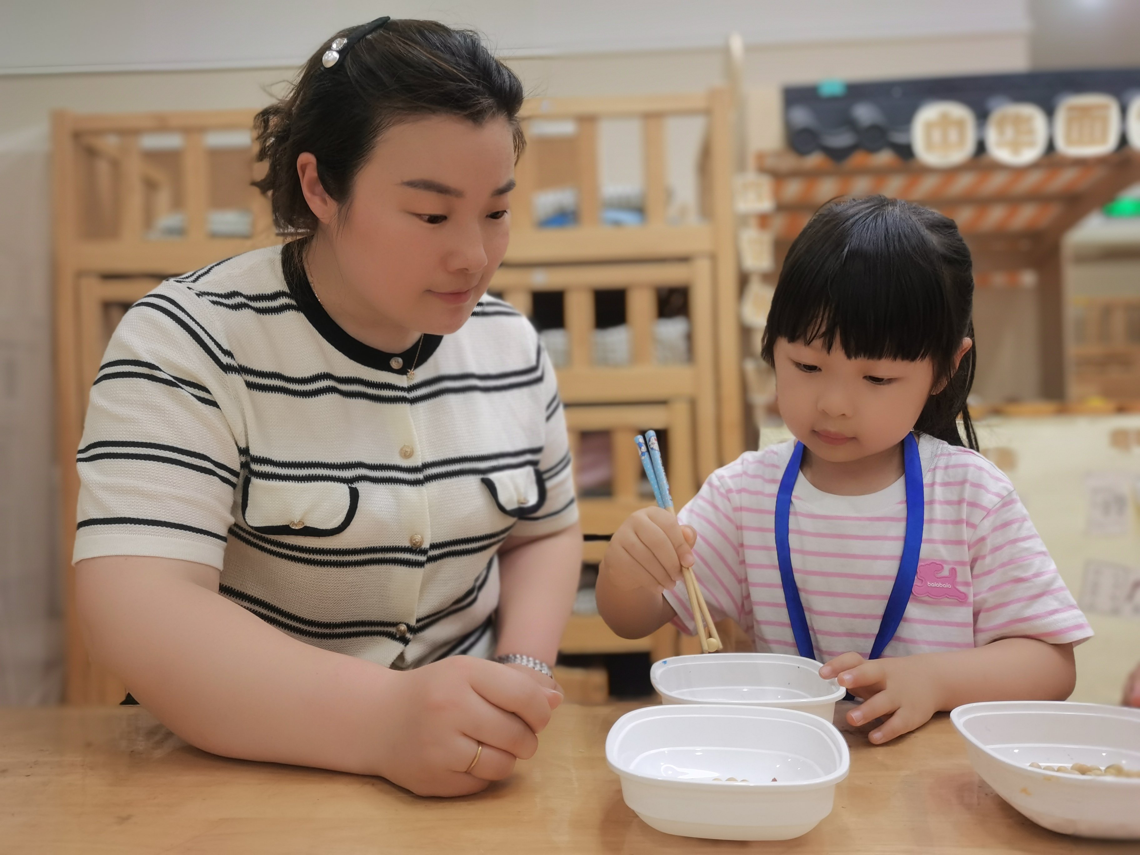 迈幼三园4月师德标兵报道_html_aaab792.jpg