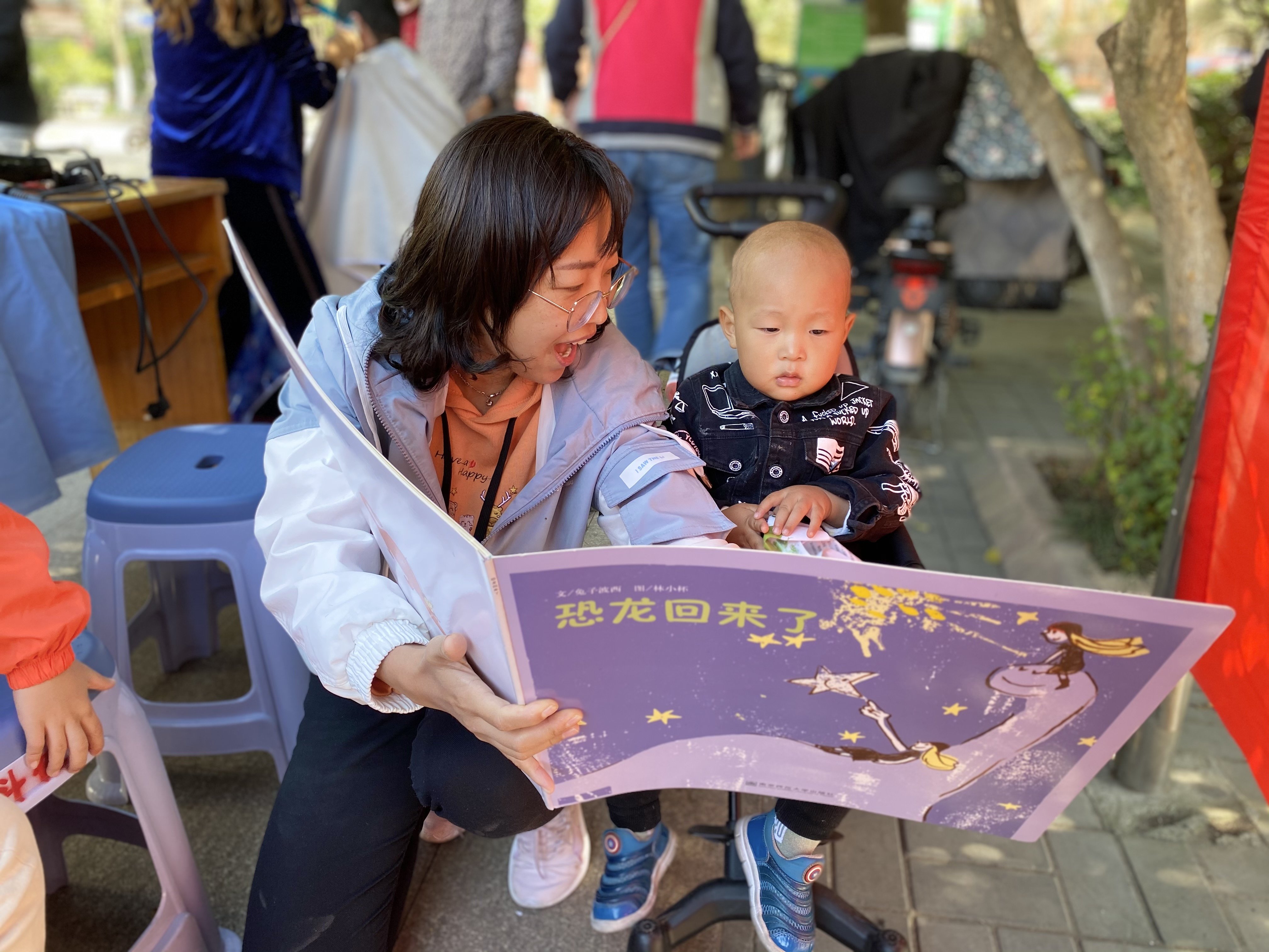 新闻稿：践行亲生命教育，青秀城分园党团志愿者走进社区_html_m73788616.jpg