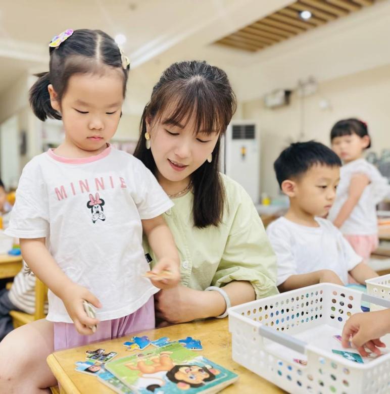 2024年5月、6月师德标兵报道_html_m42c4d865.jpg
