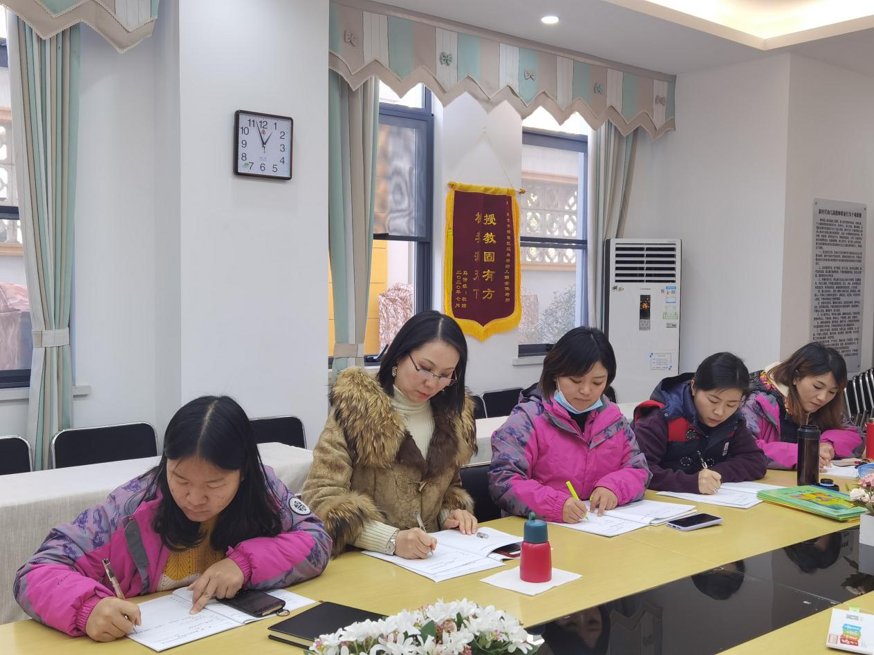 十二月，邂逅一场绘本主题研修之旅_html_m110323c9.jpg