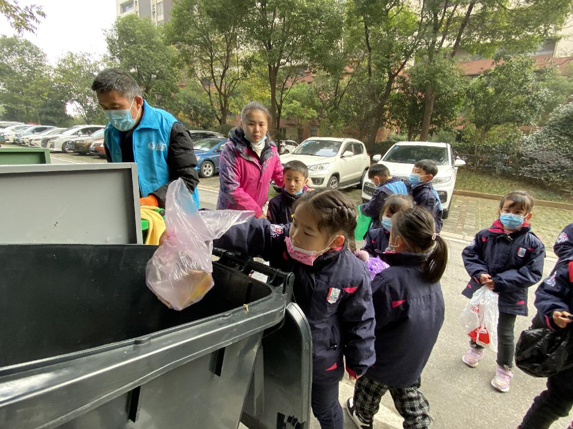大班 外出活动报道(1)(1)_html_75b565f0.jpg