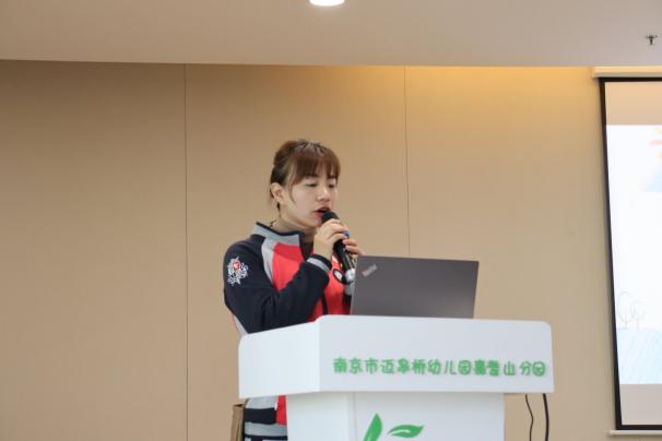 【生命迈幼·校园新闻】聚焦创造性游戏 研以共学促成长_html_m42704f14.jpg