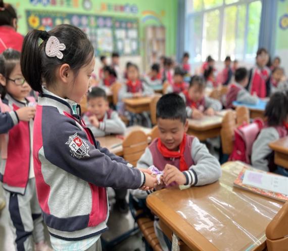 参观小学报道_html_78680fba.jpg
