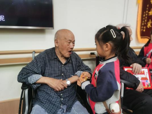 2023.10.23王智伟 【生命迈幼·校园新闻】一、时光不老—九九念孝(1)_html_48a281e.jpg