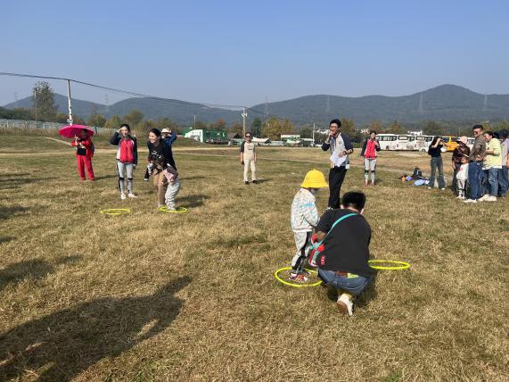 定稿：【生命迈幼·留住“秋”迹】探秘秋日，悦享秋游——迈幼嘉誉山分园秋游活动 (修改)_html_1e8d993.jpg