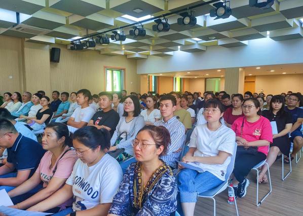 修改：家长会报道——陈玉玲 (1)_html_m4d7ceaba.jpg