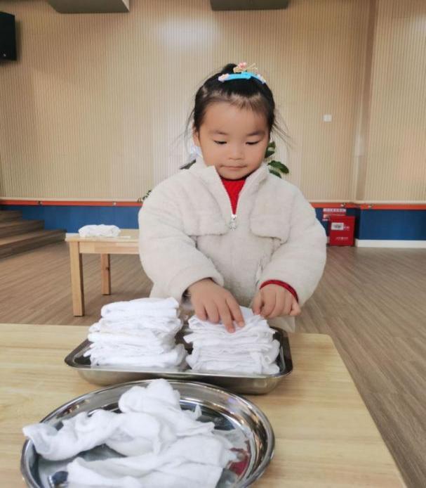 8.【生命迈幼&middot;卫生保健】生活小能手 自理我最棒--幼儿自理能力评比_html_2ca3119c.jpg