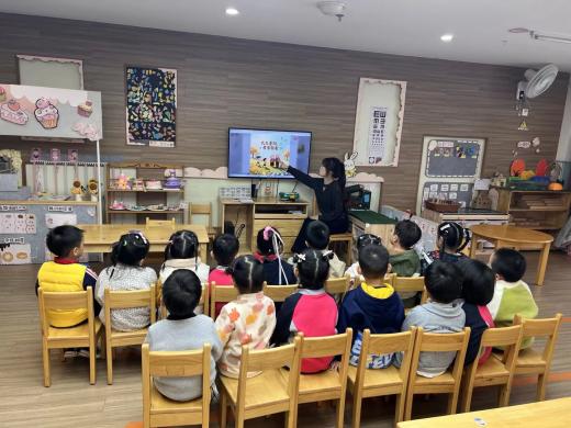 【生命迈幼&middot;校园新闻】童心敬老 情暖重阳_html_3a5e13de.jpg