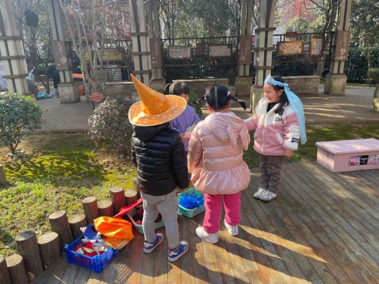 “游”趣户外 “戏”享童年、_html_26267c0a.jpg
