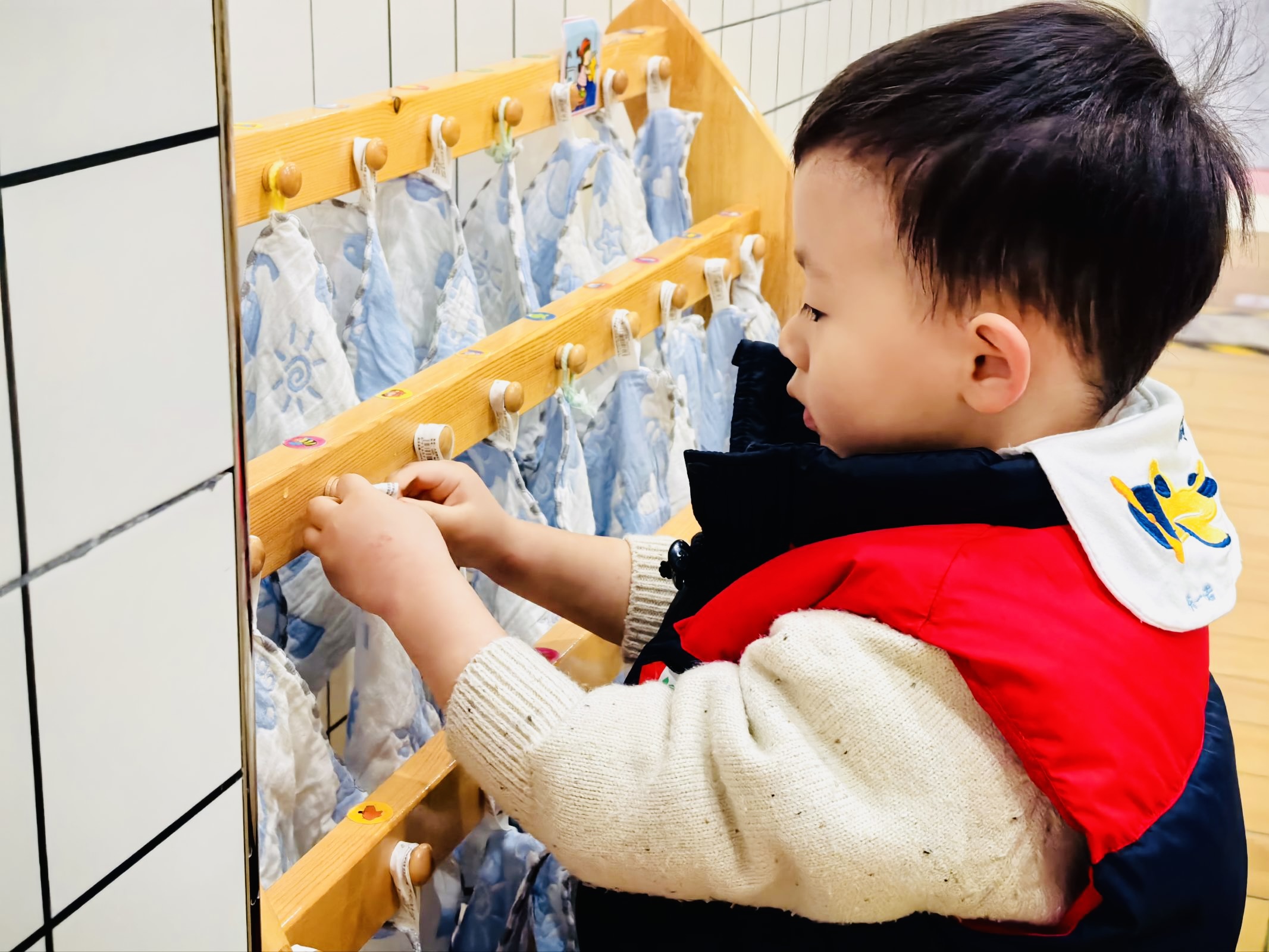 定稿【生命迈幼·教学动态】以爱为桥 见证绽放——记迈幼嘉誉山分园家长半日开放活动_html_m343c9118.jpg