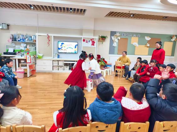 【生命迈幼 花样童年】“龙”光焕发，快乐启航——记迈幼三园开学迎新活动_html_48f7638c.jpg
