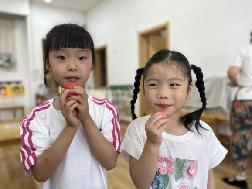 2023.6.21【生活燕幼·园区动态】燕幼中心园：夏至已至 美好始长——中一班夏至节气活动_html_m392c7ff8.jpg