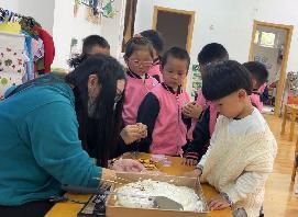 20230531【生活燕幼·园区动态】燕幼中心园：“携手共育  一路’童‘行”—小、中、大班资源团活动_html_m202e6520.jpg