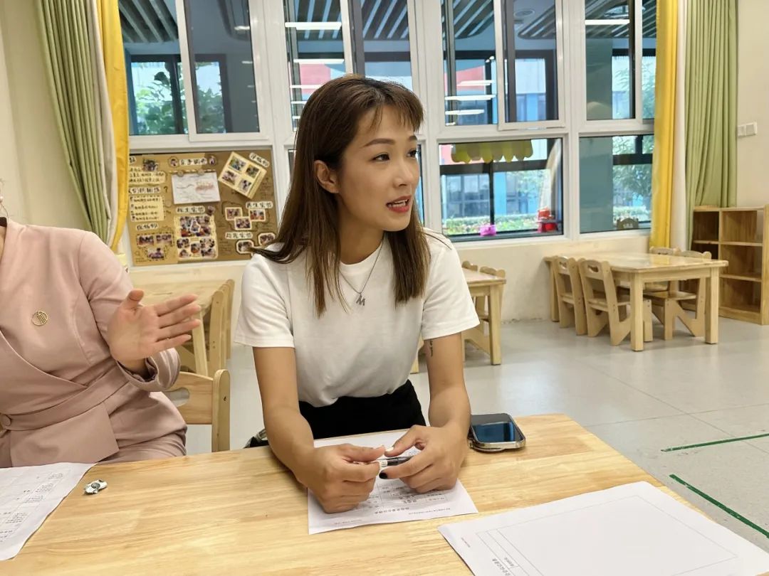 20230629【生活燕幼·园区动态】燕鸣苑分园：一路阳光，温暖同行——小班组召开班级家委会议_html_m630e7982.jpg
