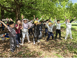 20240418【生活燕幼·园区动态】“春来日渐长，儿童寻春忙”——春游活动_html_768e6d9.png