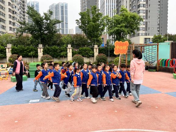 2024.4中班年级组运动会活动_html_mde41d32.jpg