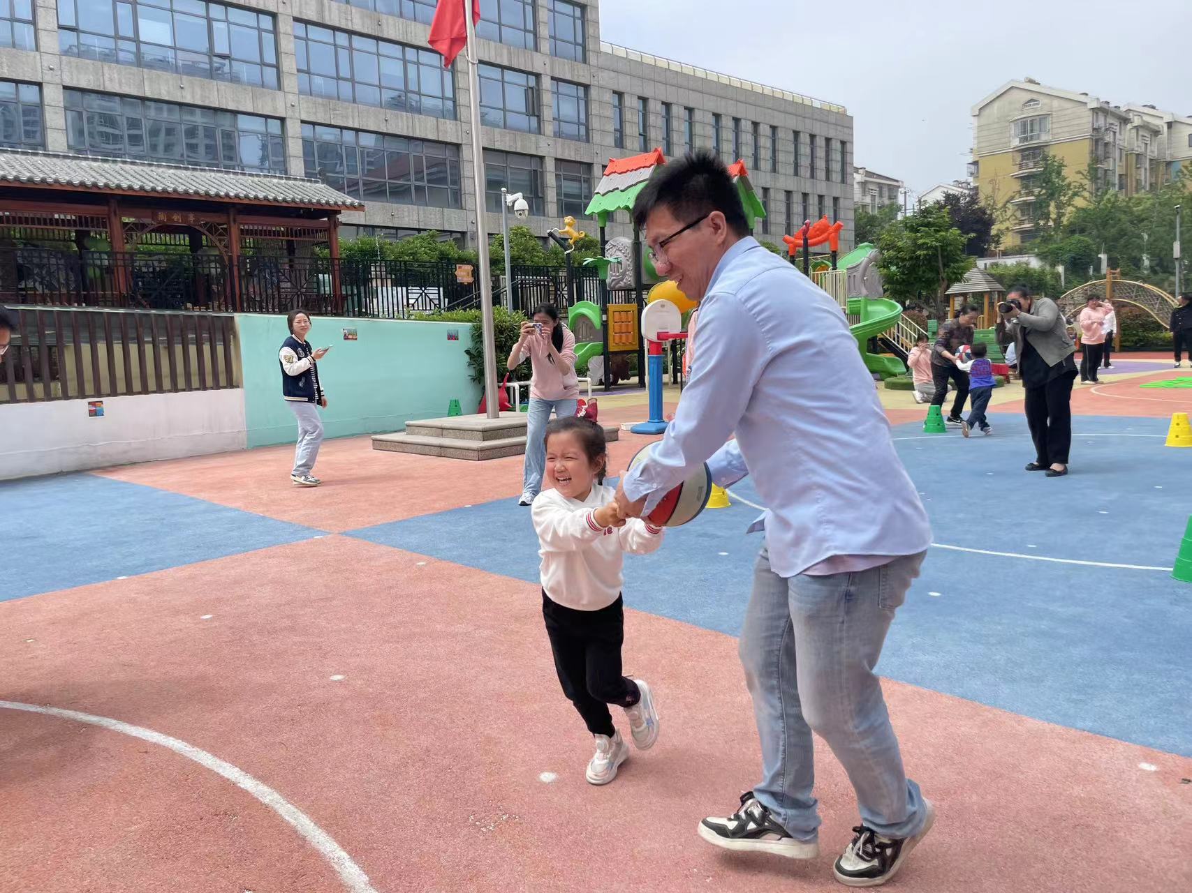 20240429小班亲子运动会_html_224c706d.jpg