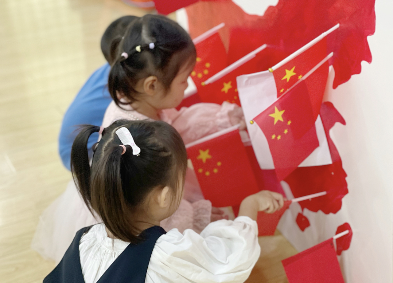 【生活燕幼·年级组动态】下庙分园： “月满中秋，欢聚国庆”——迎中秋国庆音乐会活动_html_7c463e32.jpg