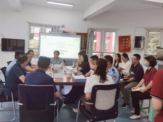 【生活燕幼·安全第一】中心园：守护安全，健康成长——八大部门联合安全大检查(1)_html_73259df0.jpg