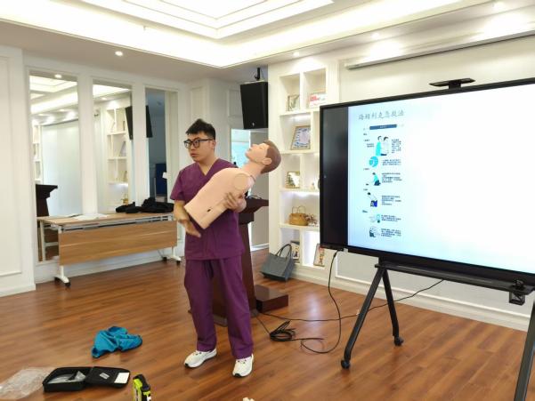 20250416【生活燕幼·安全第一】新城分园：急救培训新闻(_html_54b3d165.jpg