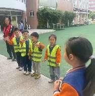 20250430【生活燕幼·园区动态】中心园： “快乐打工记” ——劳动节职业体验活动_html_1bb4a058.jpg