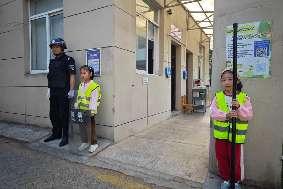 20250430【生活燕幼·园区动态】中心园： “快乐打工记” ——劳动节职业体验活动_html_30157dec.jpg
