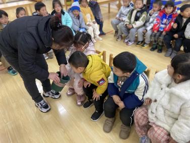 【生活燕幼·年级组动态】下庙分园：“拥抱自然，乐享耕趣”——中班年级组种植团活动(1)_html_m2c10490e.jpg