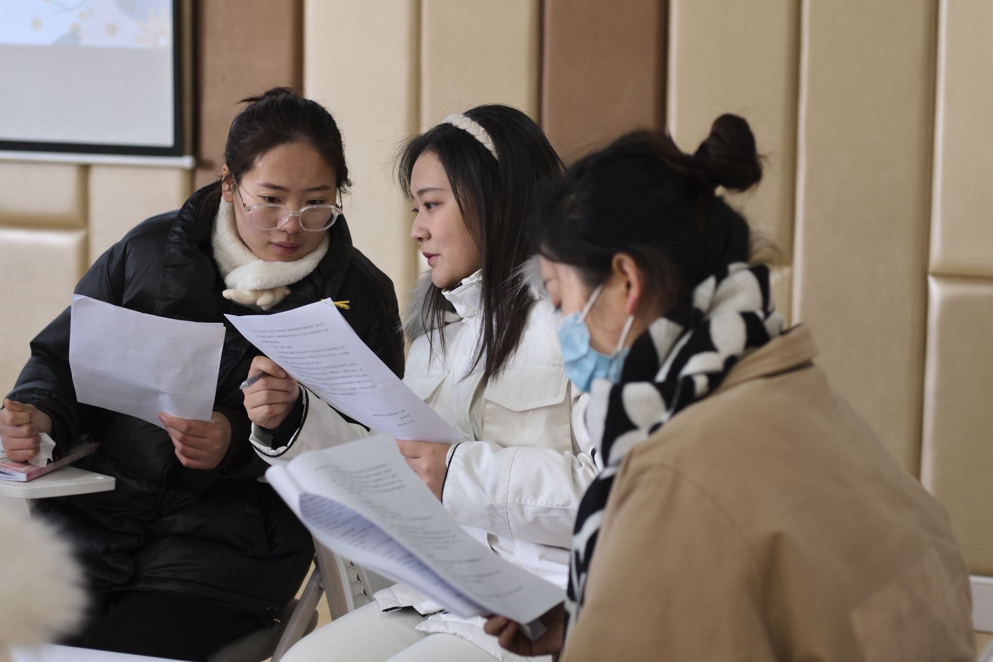 2023.12.21“研读有力，倾听有声”——栖霞区成长型教师骨干培训班活动_html_6199a6cd.jpg