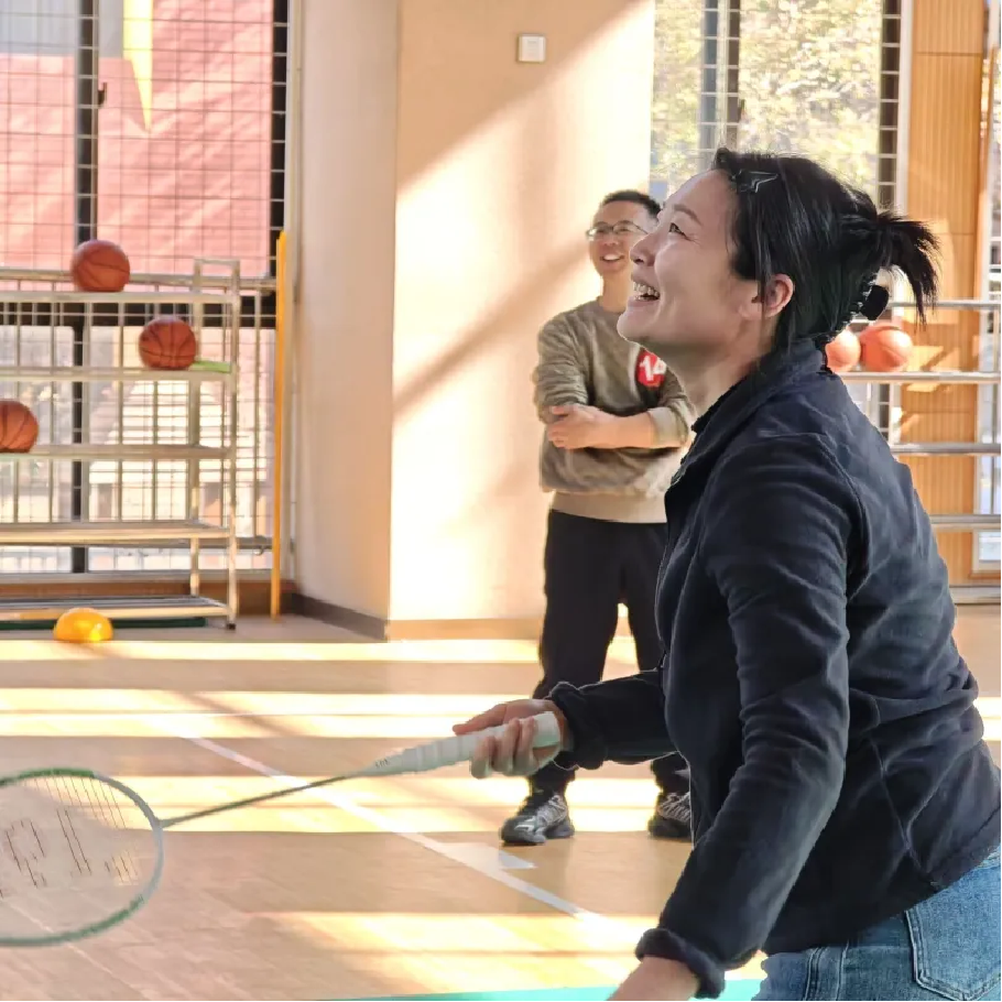 20251124【生活燕幼·园区动态】新城分园:“羽” 你同行展风采 师德铸魂暖初冬 —— 教职工羽毛球趣味赛_html_m53f80d27.png