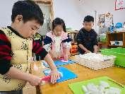 20241122【生活燕幼·园区动态】中心园：“小雪至，寒冬始”——小雪节气活动_html_7462a184.jpg