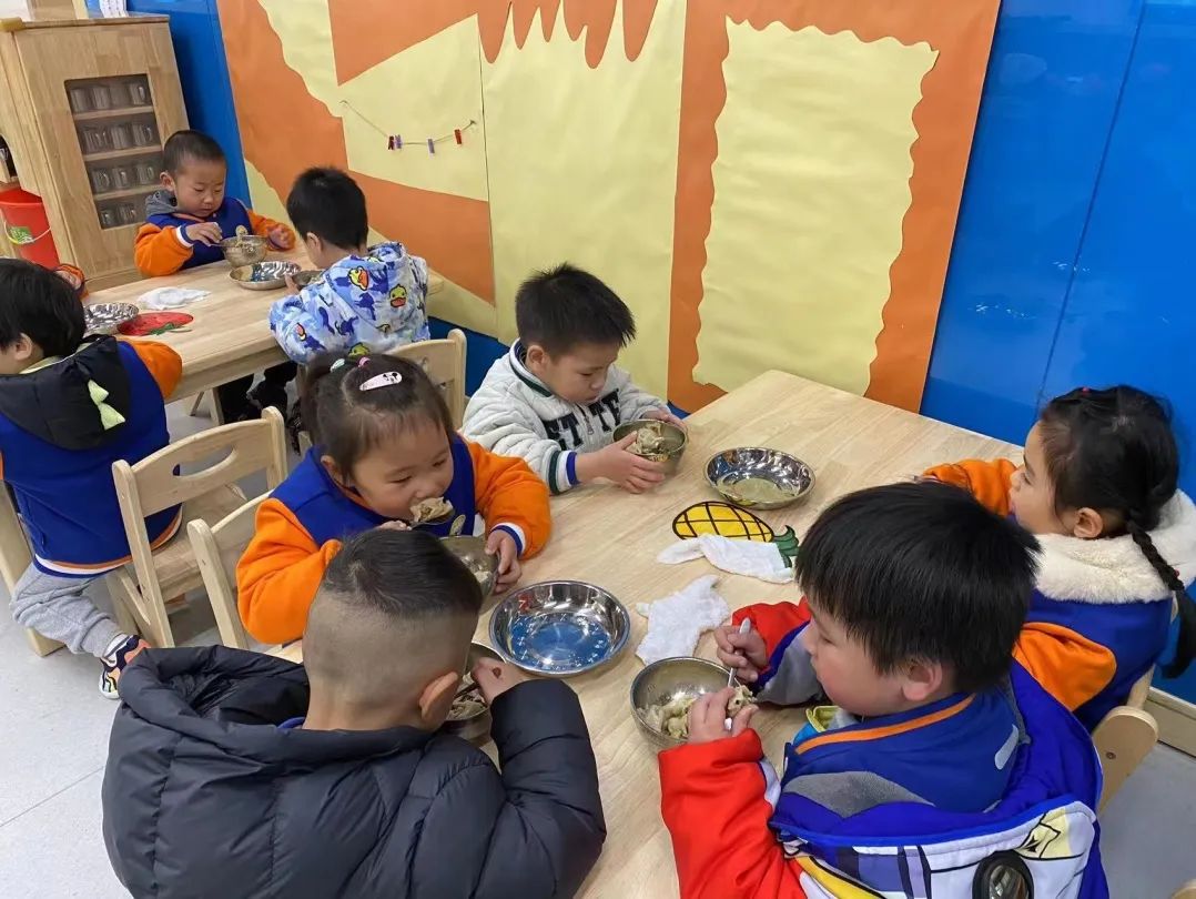 20230206【生活燕幼&middot;园区动态】燕鸣苑分园：“春暖花开 萌兔归来”——新学期开学记_html_1423f758.jpg